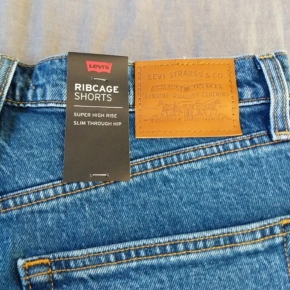 Levi's Ribcage High Waisted Jean Cut Off Shorts Charleston Erosion - Picture 14 of 16